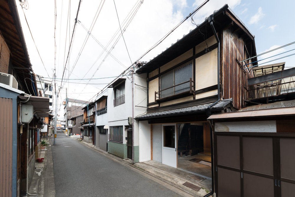 京都の街らしさを活かした『BASEMENT KYOTO』の空き家活用には、豊かな地域づくりのヒントが多く含まれている。＊